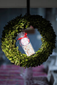 A tea gift set wrapped in cellophane inside a wreath.